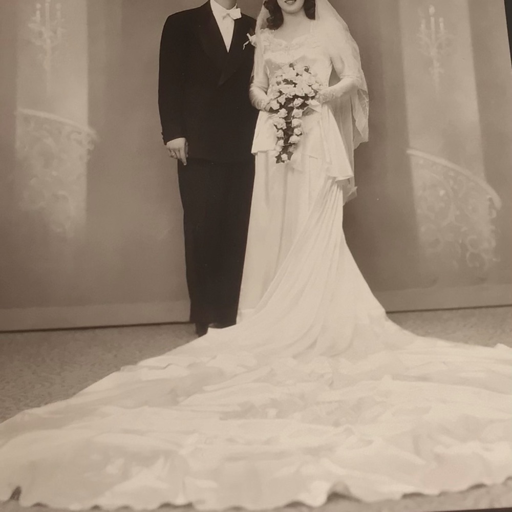 Women’s vintage dress & veil, headpiece. Lace, beaded. Long train custom made